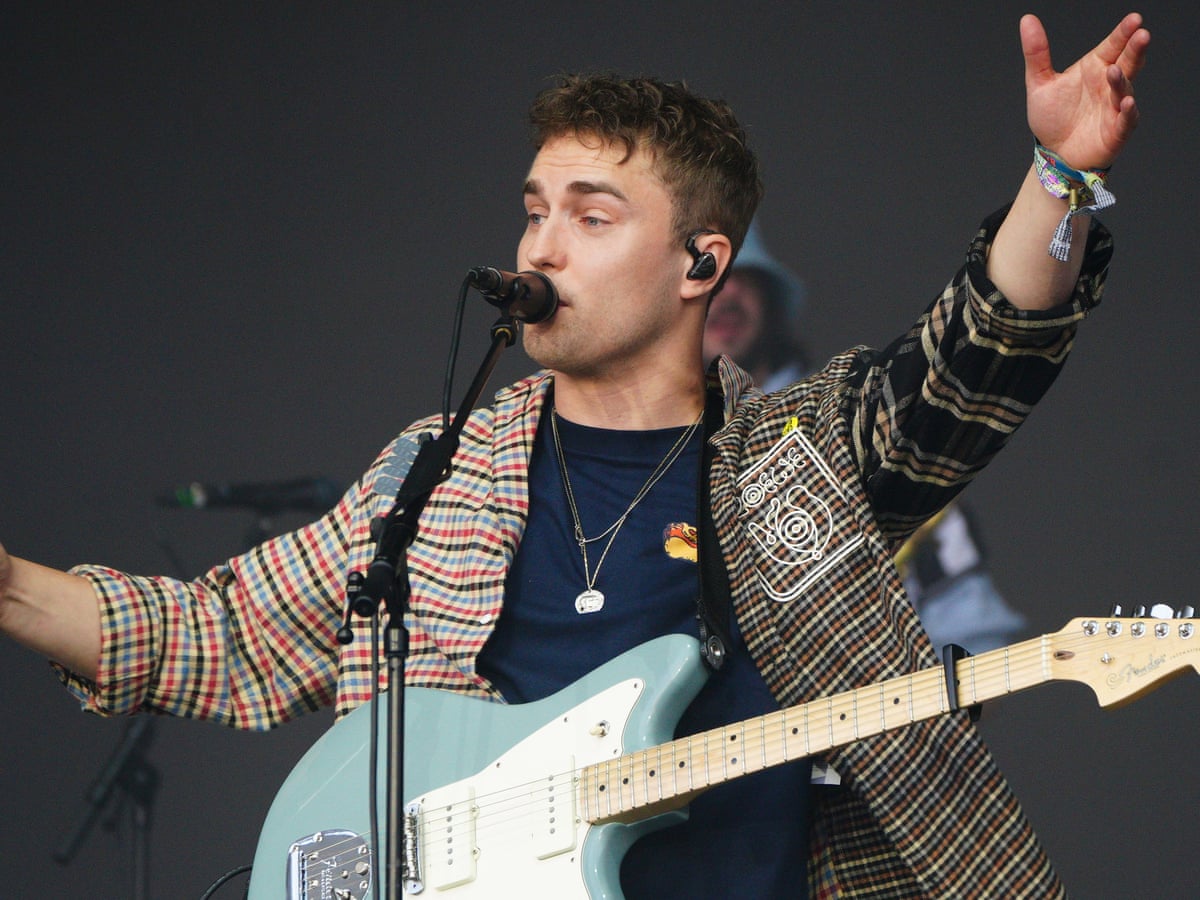 Sam Fender Concert Survival Guide (From Mosh Pit to Merch Table)