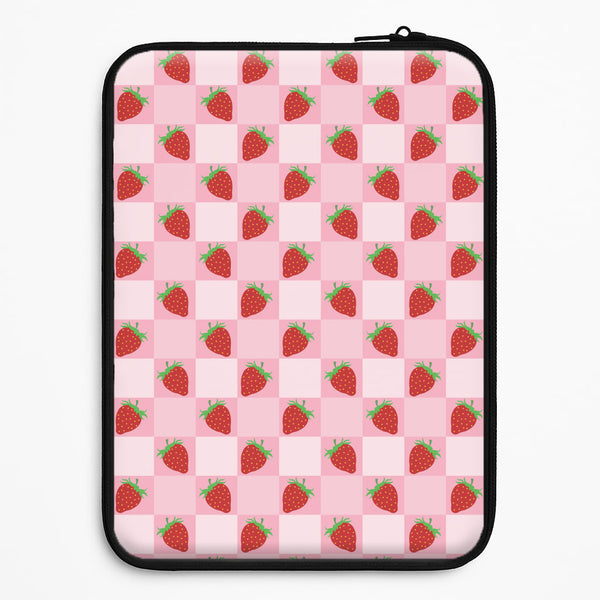Checkered Strawberries Pattern Universal Laptop Sleeve