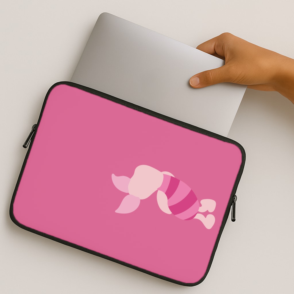 Pig Faceless - Winnie MacBook Case