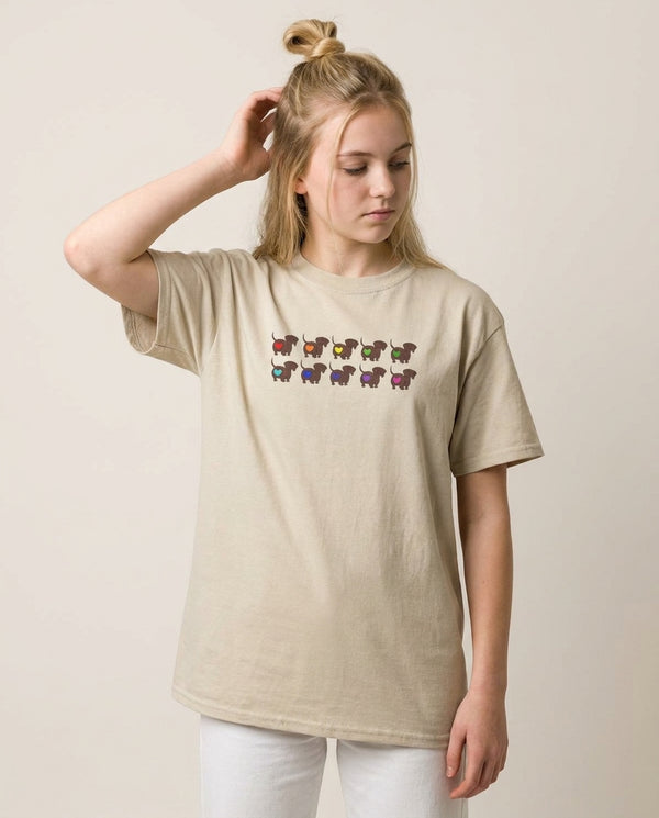 Love hearts - Dachshunds T-Shirt — Sand Front, worn