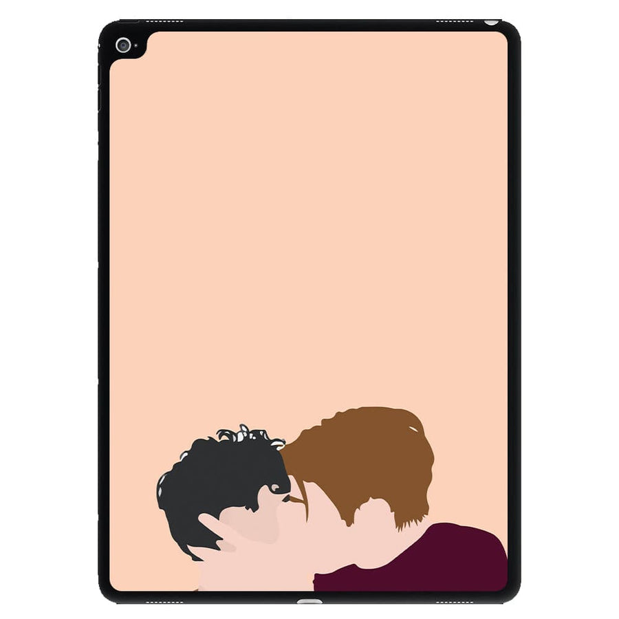 Nick And Charlie Kissing - Heartstopper iPad Case