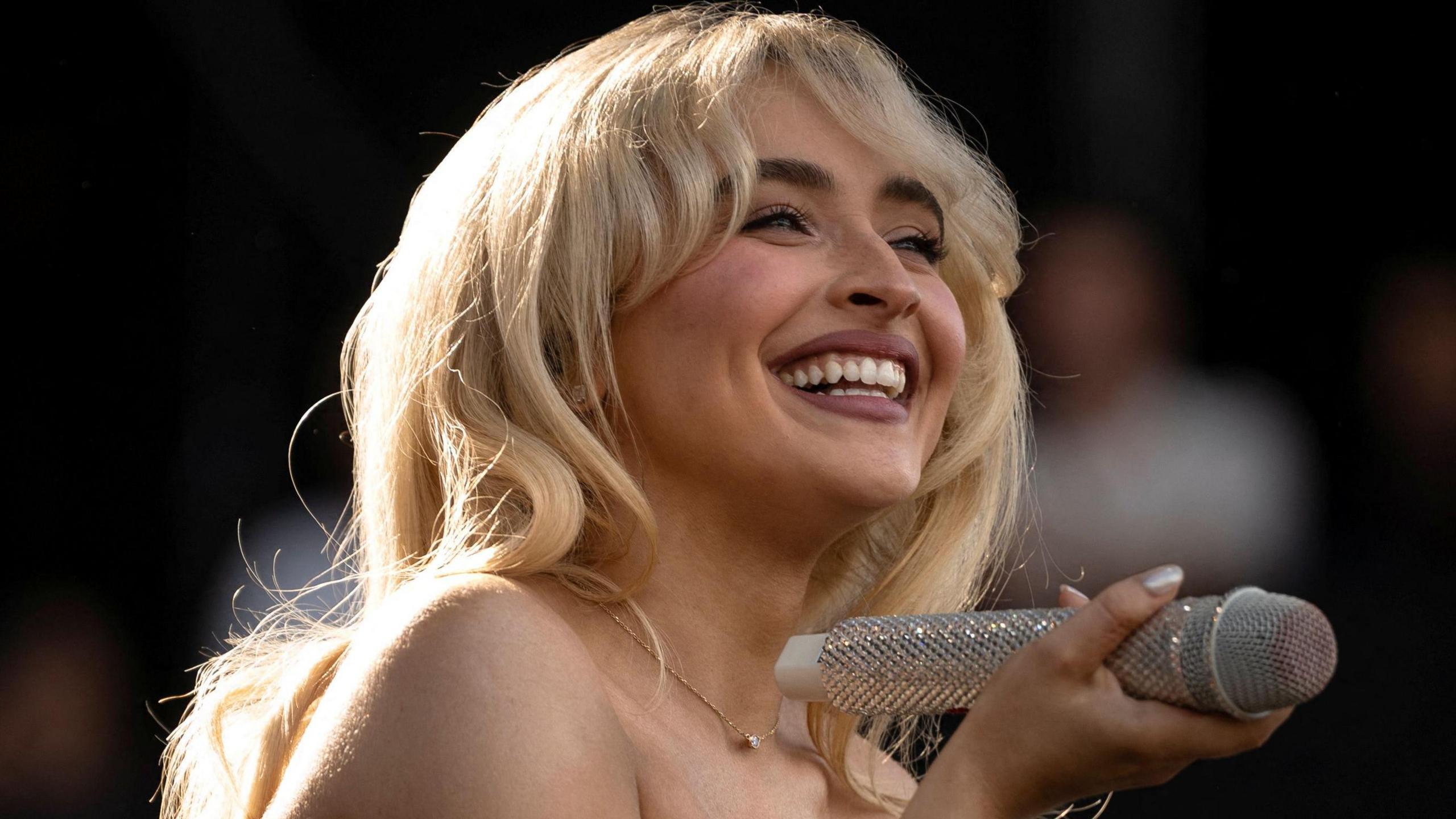 Things You Can Learn About Relationships from Sabrina Carpenter’s Songs