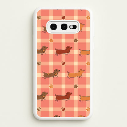 Tartan Dachshunds And Paws Pattern  - Dog Patterns Phone Case for Galaxy S10e