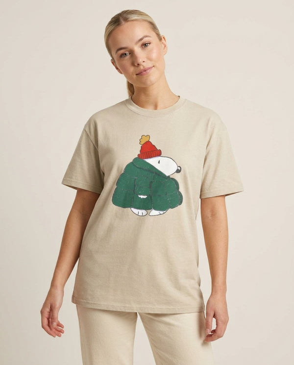 Puffer Coat T-Shirt Sand Front, worn
