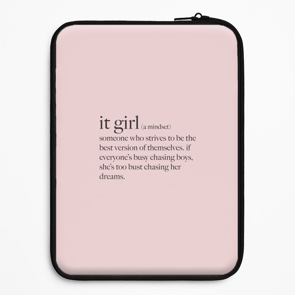 It Girl - Clean Girl Aesthetic Laptop Sleeve
