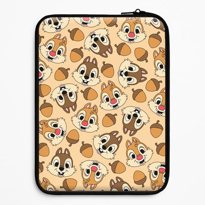 Cute Squirrels And Acorns Pattern Laptop Sleeve