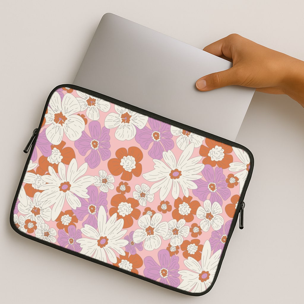 Retro Flowers - Floral Patterns MacBook Case