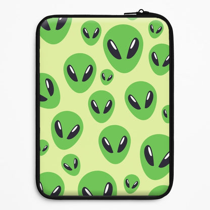 Alien Raider - Space Universal Laptop Sleeve