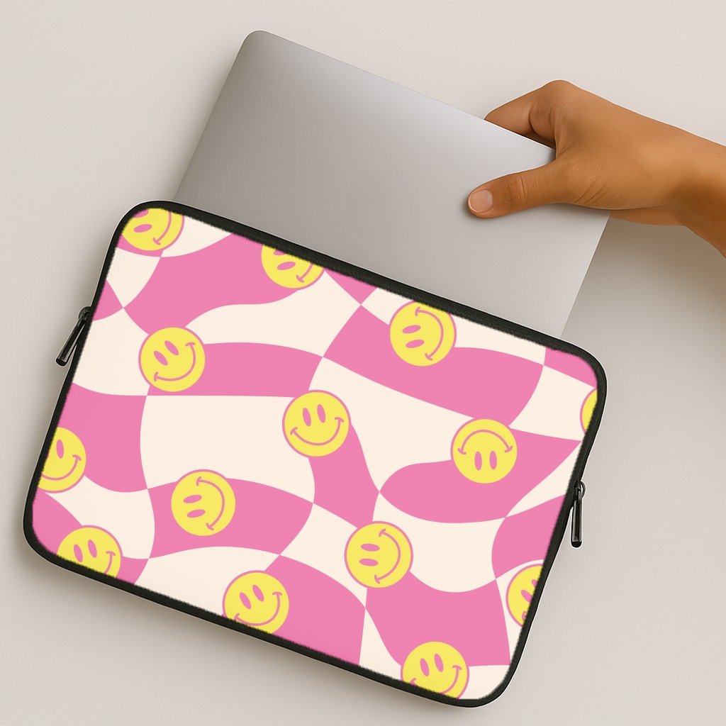 Smiley Checkboard - Trippy Patterns MacBook Case