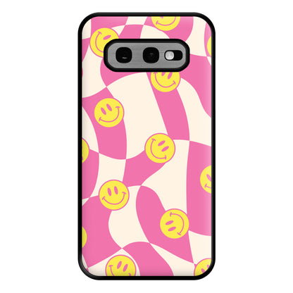 Smiley Checkboard - Trippy Patterns Phone Case for Galaxy S10e