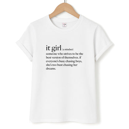 It Girl - Clean Girl Aesthetic Unisex T-Shirt