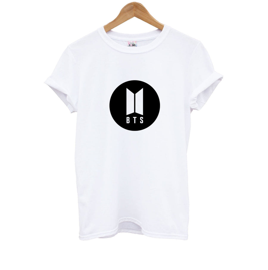 BTS logo Black - BTS Kids T-Shirt