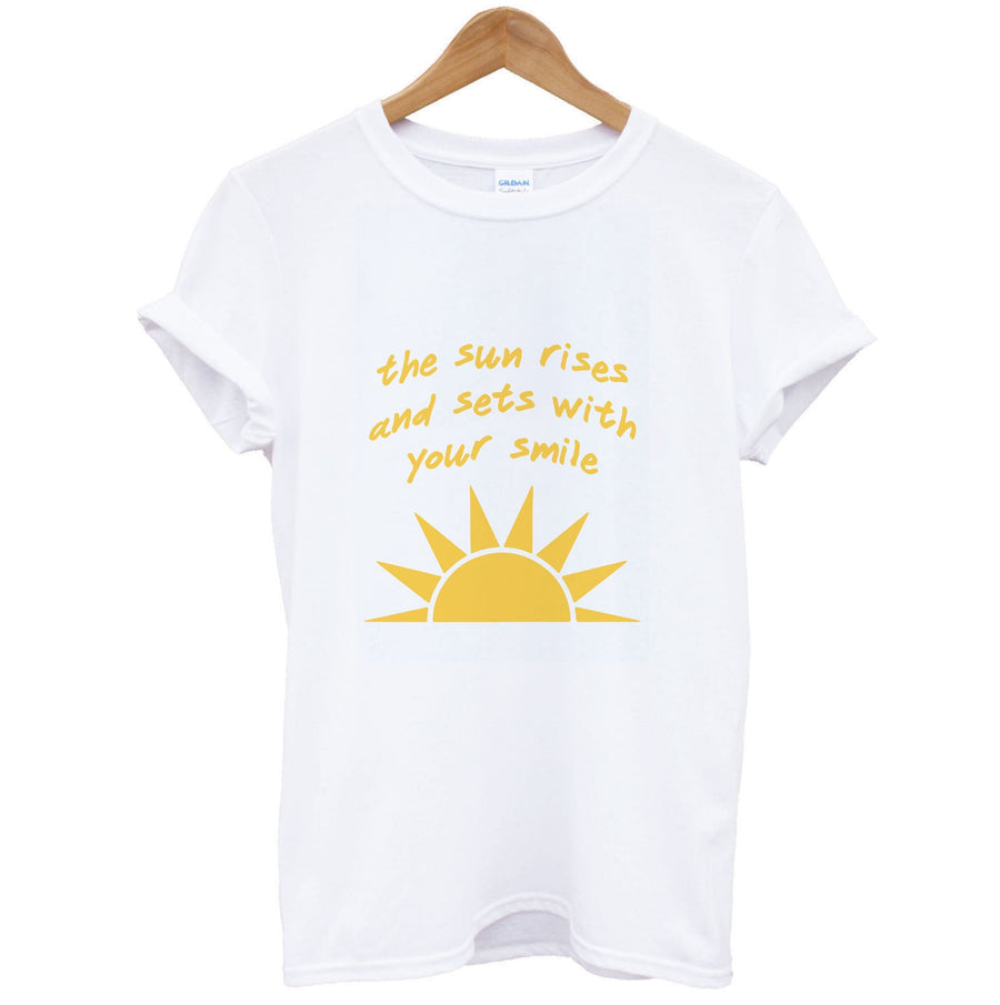 The Sun Rises And Sets With Your Smile - The Seven Husbands of Evelyn Hugo  T-Shirt