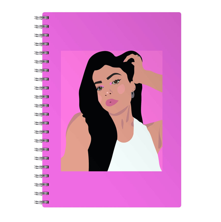 Doing makeup - Kylie Jenner Notebook
