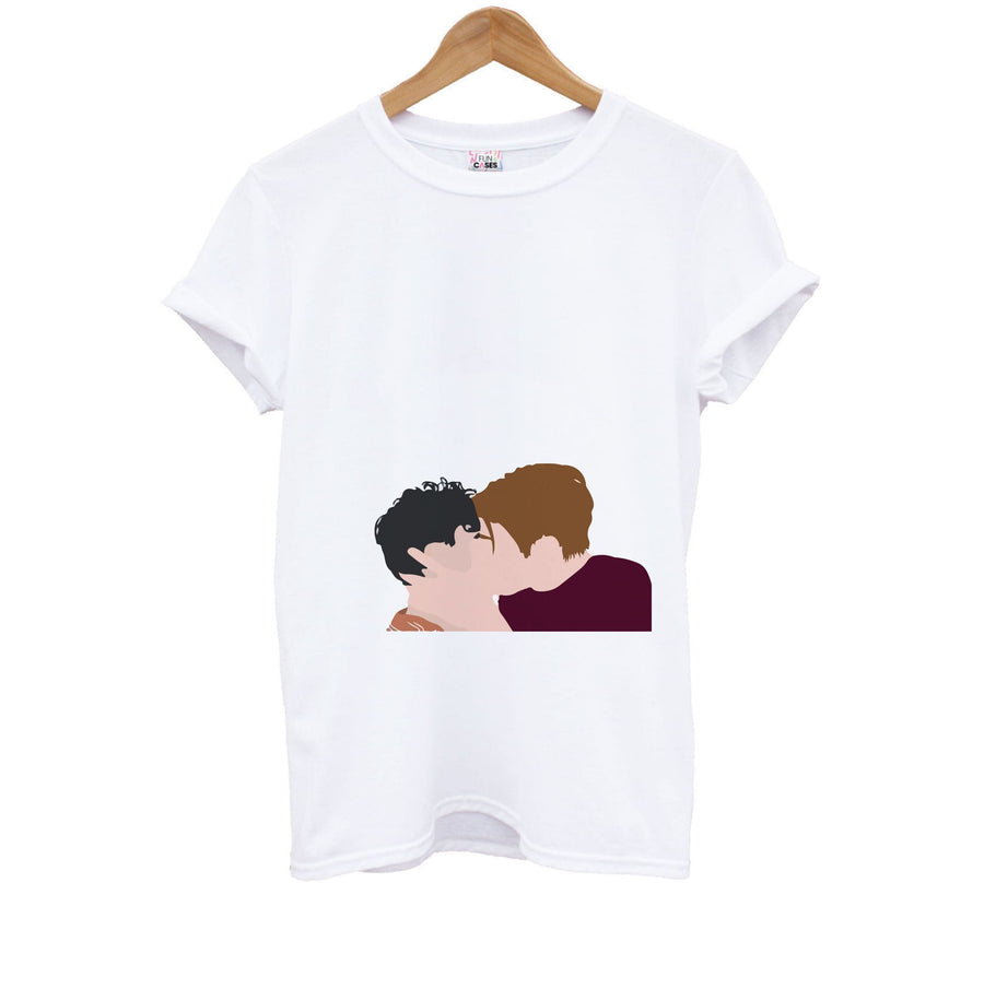 Nick And Charlie Kissing - Heartstopper Kids T-Shirt